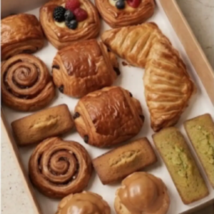 The Sweet Treat Box (x12)